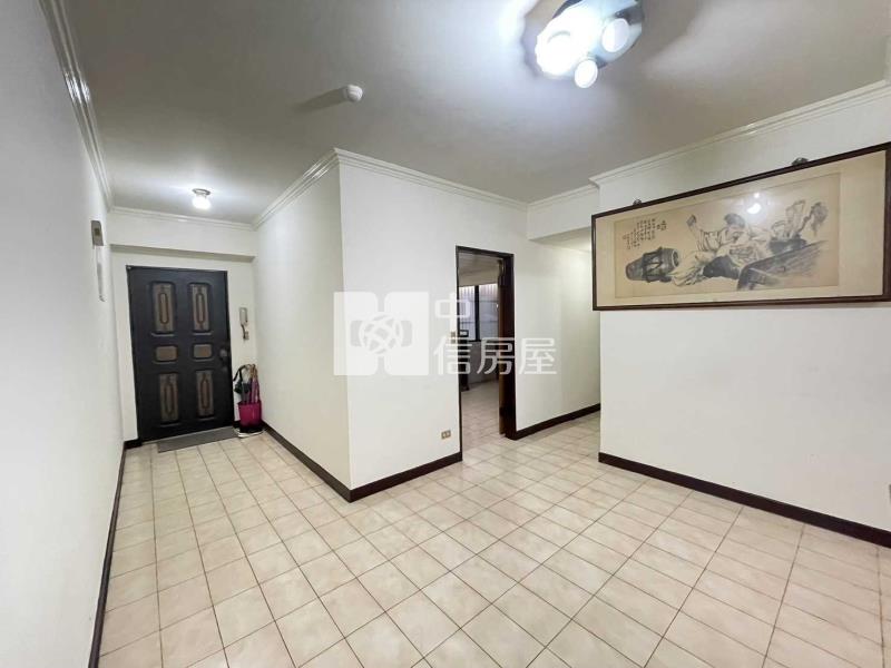 桃園火車站站前商圈低公設華廈3改2房車房屋室內格局與周邊環境