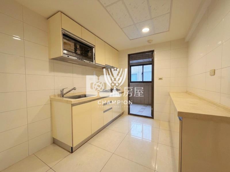 【冠軍商仲】台北大鎮極品三房車房屋室內格局與周邊環境