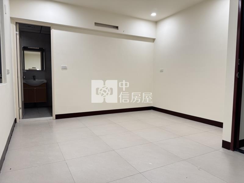 電梯透天雙店面+5套房+停車場房屋室內格局與周邊環境