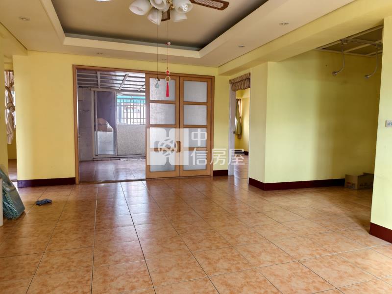 專任華夏房屋室內格局與周邊環境