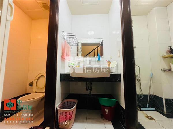 民生商圈輕屋齡車庫別墅房屋室內格局與周邊環境