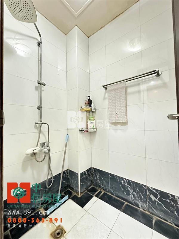 民生商圈輕屋齡車庫別墅房屋室內格局與周邊環境