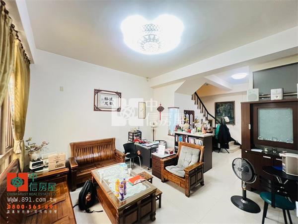 民生商圈輕屋齡車庫別墅房屋室內格局與周邊環境