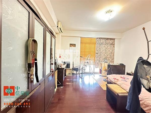 民生商圈輕屋齡車庫別墅房屋室內格局與周邊環境