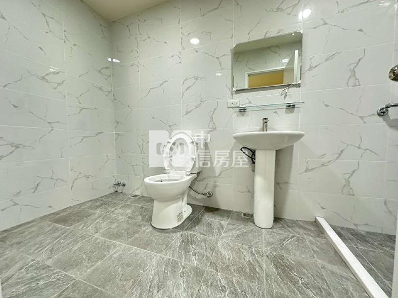 忠愛莊邊間孝親透天房屋室內格局與周邊環境