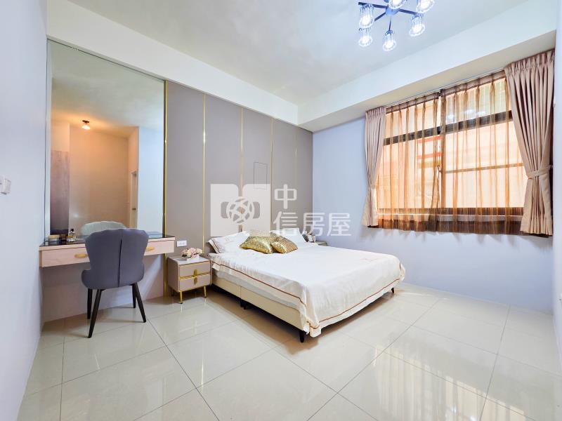 三多商圈時尚車位透天房屋室內格局與周邊環境