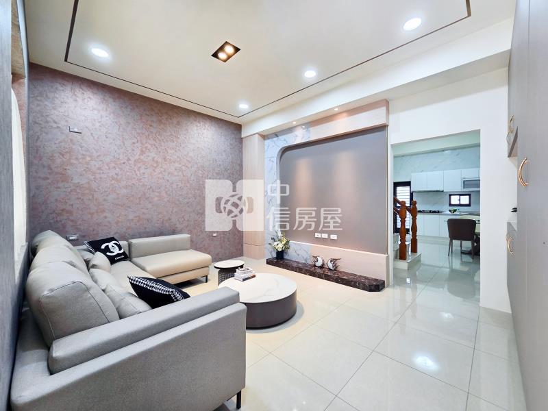 三多商圈時尚車位透天房屋室內格局與周邊環境