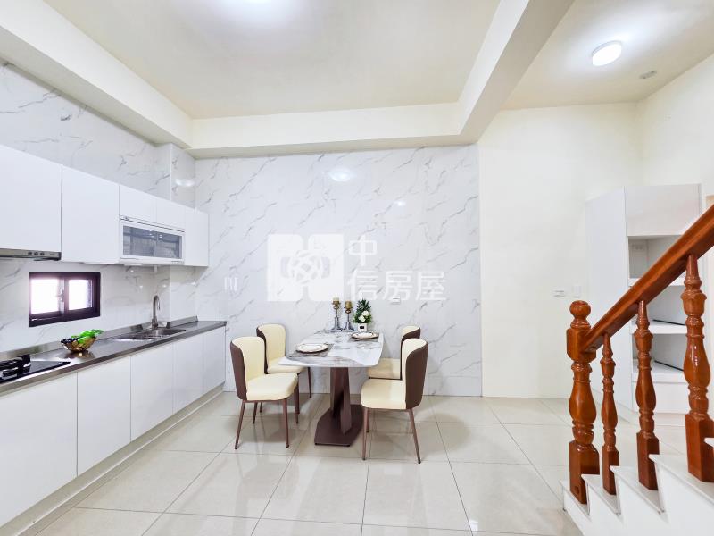 三多商圈時尚車位透天房屋室內格局與周邊環境