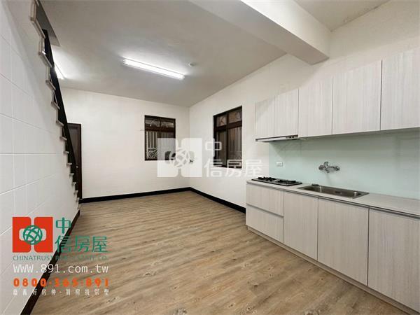 自強街全新整理店住房屋室內格局與周邊環境