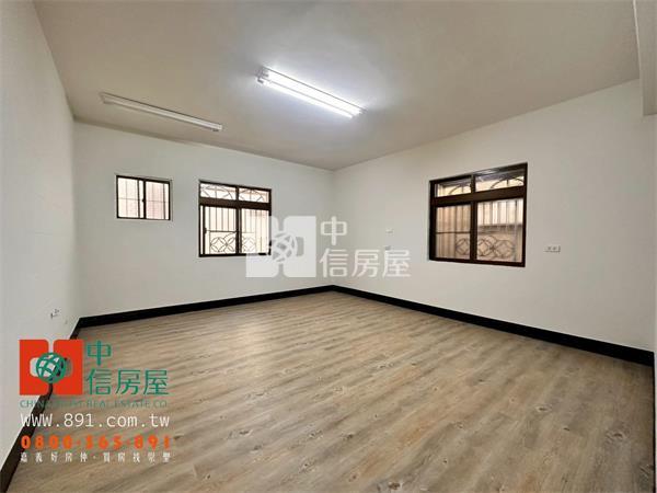 自強街全新整理店住房屋室內格局與周邊環境