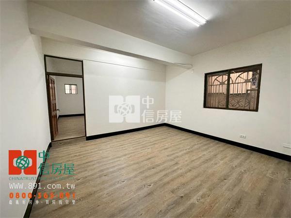 自強街全新整理店住房屋室內格局與周邊環境