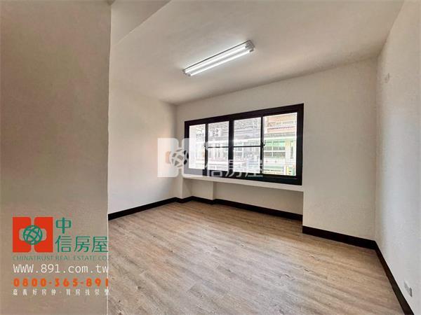 自強街全新整理店住房屋室內格局與周邊環境