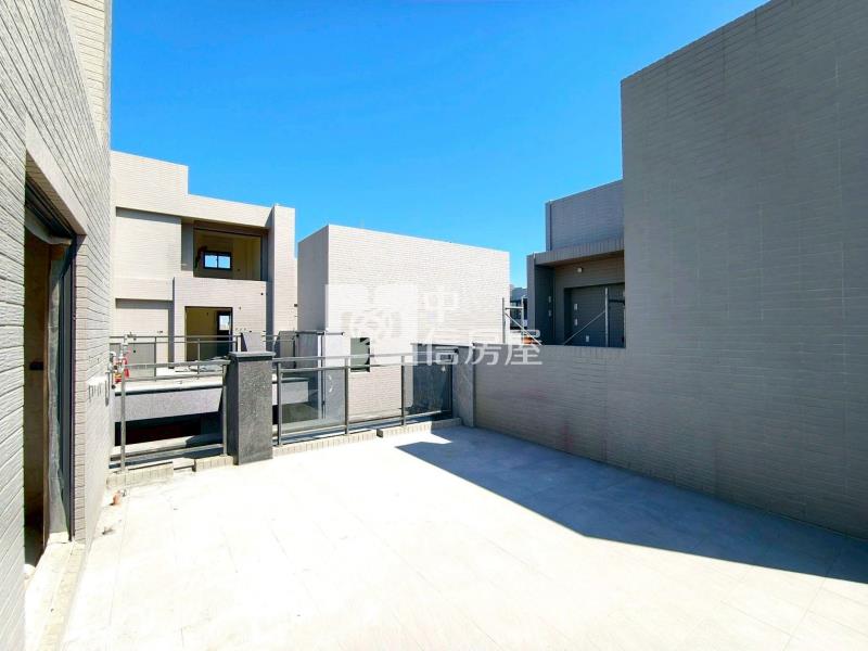 洲際巨蛋漢神10米面寬獨棟電梯別墅(專)房屋室內格局與周邊環境