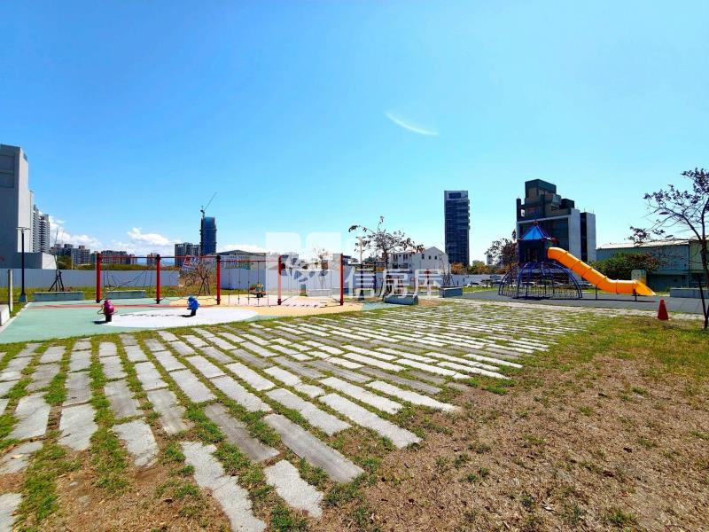 洲際巨蛋漢神10米面寬獨棟電梯別墅(專)房屋室內格局與周邊環境