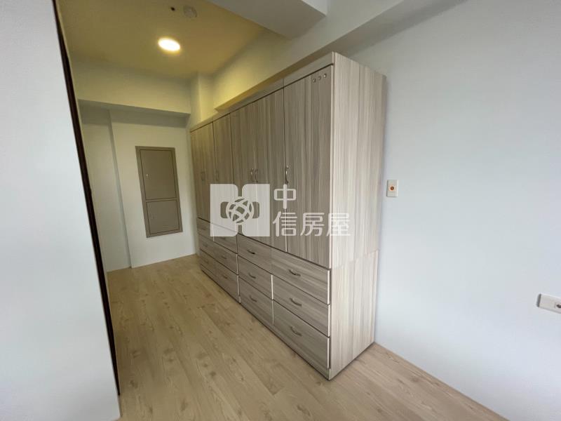 雲世紀C區朝南2房機上車位房屋室內格局與周邊環境