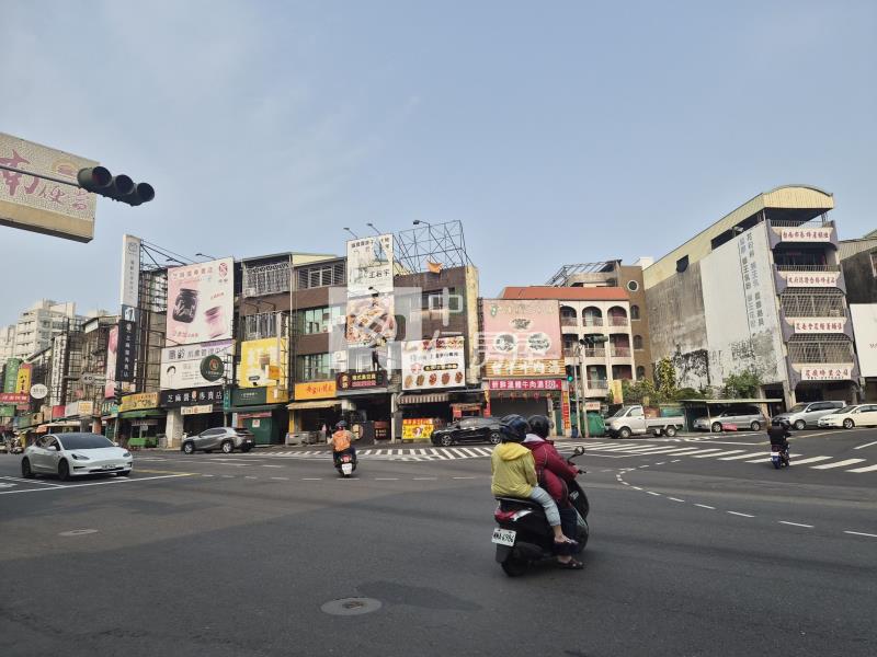 北區開元路正路面黃金店住房屋室內格局與周邊環境