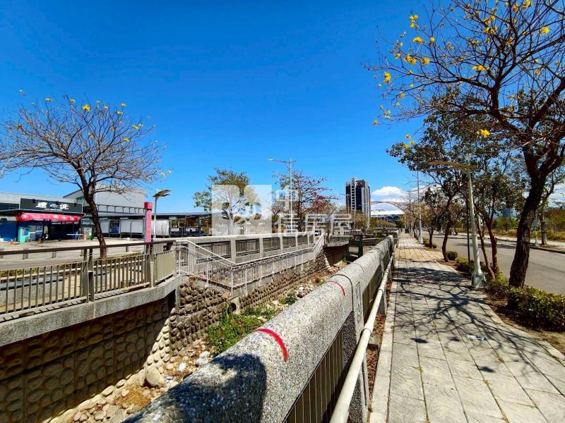 漢神臨路面寬6米全新電梯別墅房屋室內格局與周邊環境