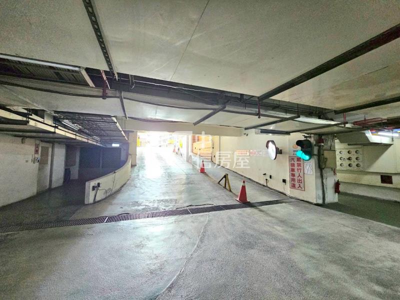 桂花鄉面公園三房有車位房屋室內格局與周邊環境