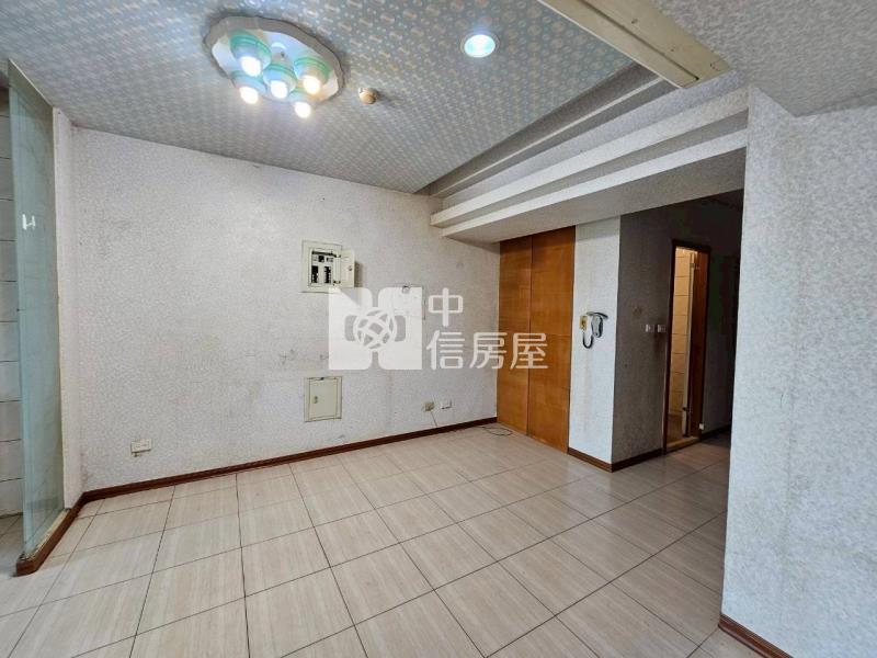 桂花鄉面公園三房有車位房屋室內格局與周邊環境