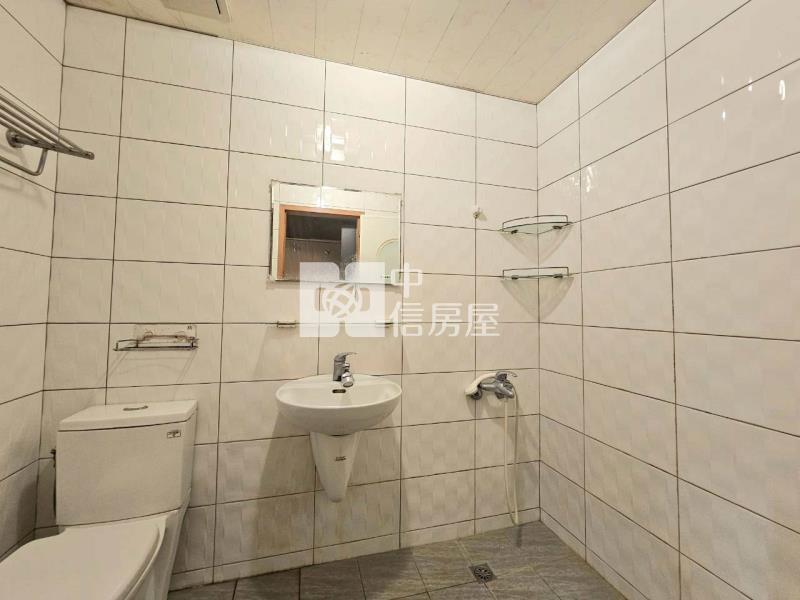 桂花鄉面公園三房有車位房屋室內格局與周邊環境