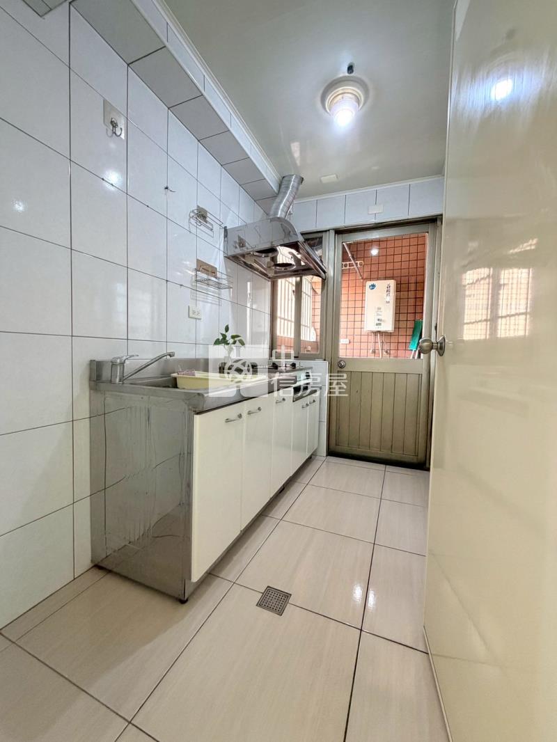 (城市經典)興大~中山醫~國圖館景觀2+1房附車位房屋室內格局與周邊環境