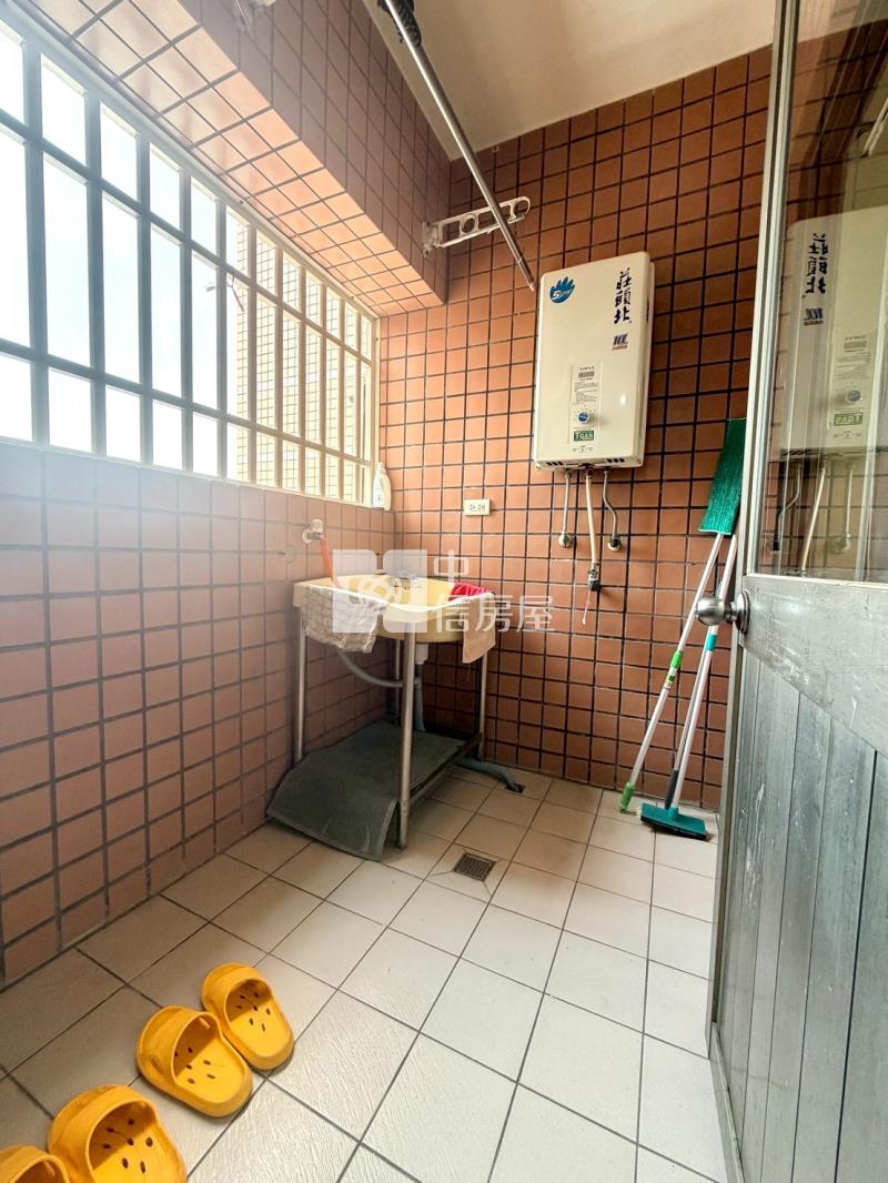 (城市經典)興大~中山醫~國圖館景觀2+1房附車位房屋室內格局與周邊環境