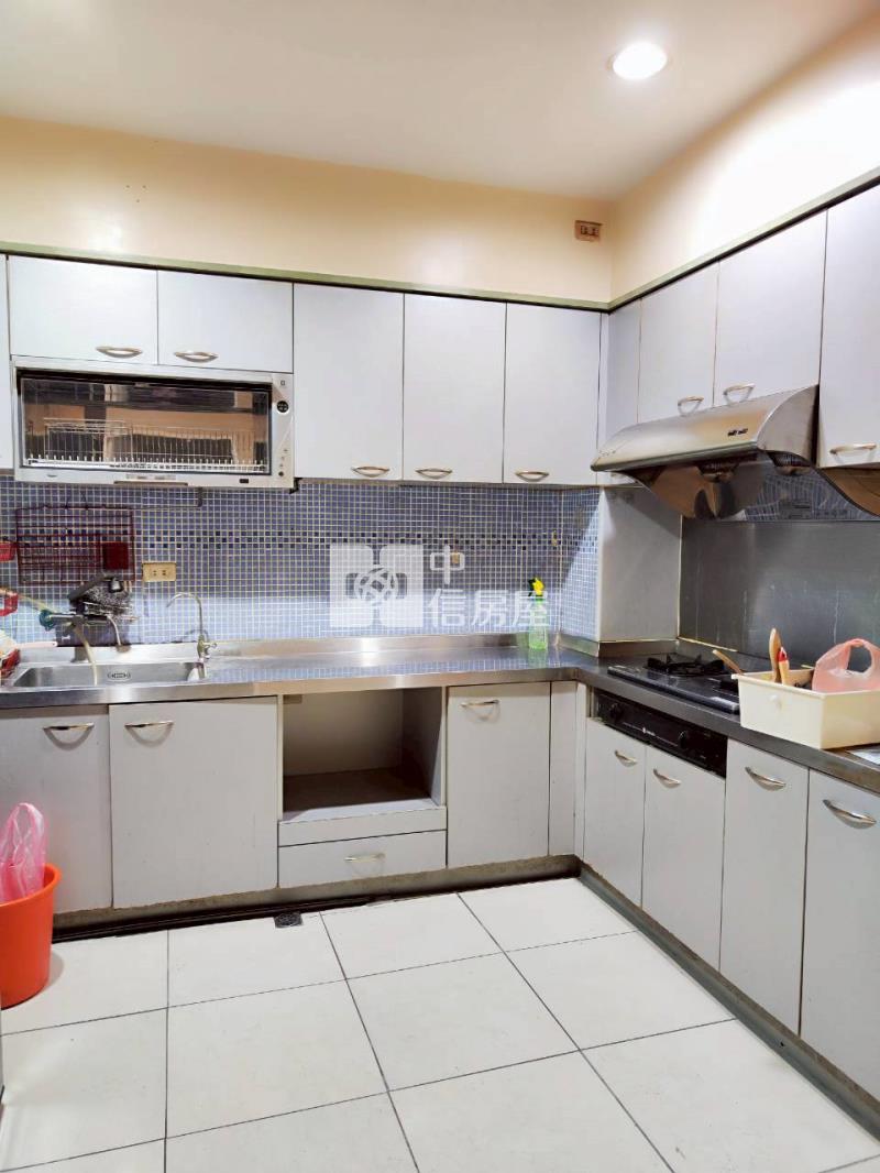 新明國中一樓大三房車房屋室內格局與周邊環境