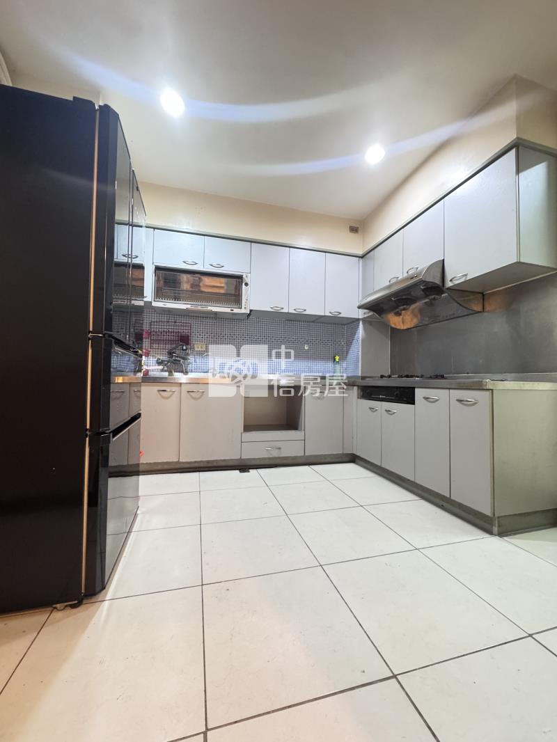 新明國中一樓大三房車房屋室內格局與周邊環境