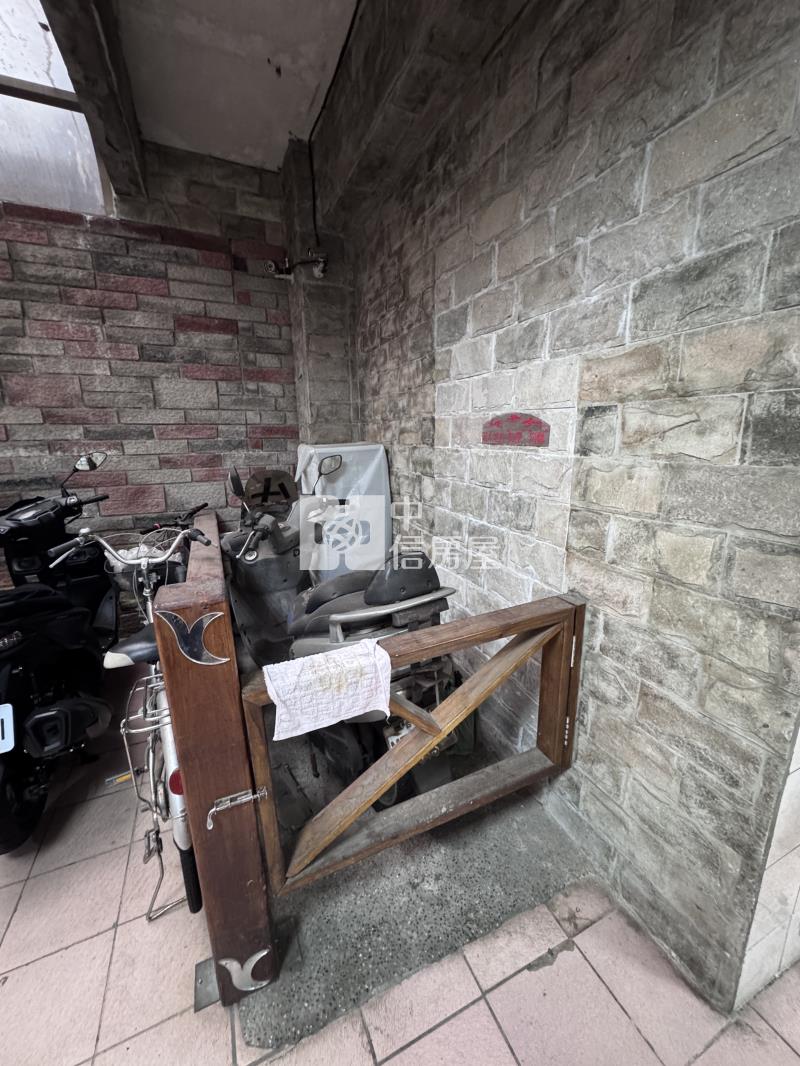 新明國中一樓大三房車房屋室內格局與周邊環境