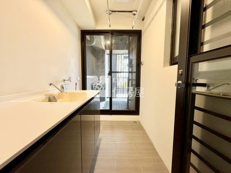 鉅虹森美館宜居陽台無限視野三房平車房屋室內格局與周邊環境