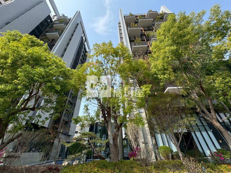 鉅虹森美館宜居陽台無限視野三房平車房屋室內格局與周邊環境