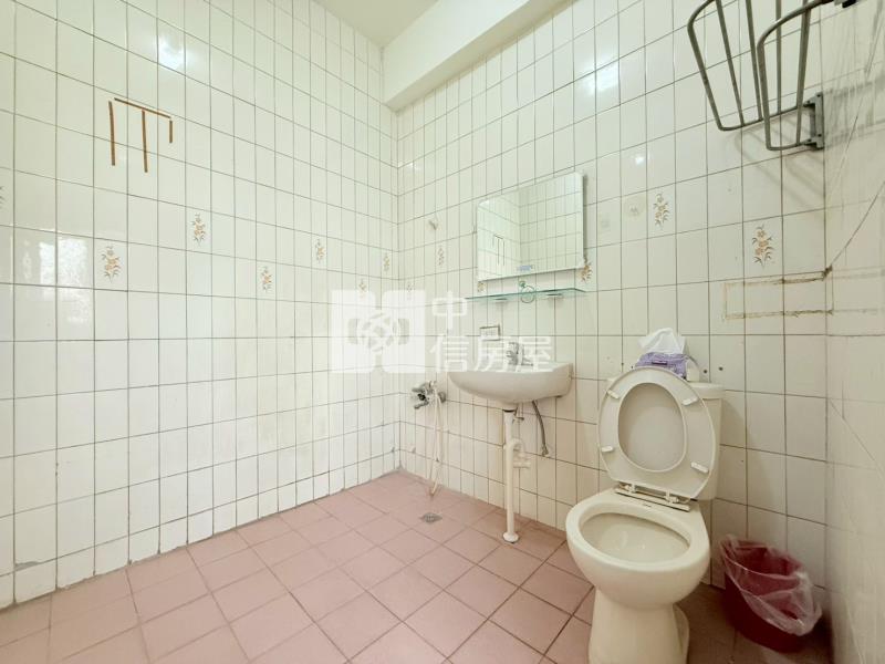 近中興商圈5房邊間透天房屋室內格局與周邊環境