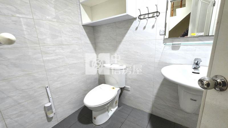 (A)中壢龍岡路透天 (一樓可做店面)(中信卓越團隊)房屋室內格局與周邊環境