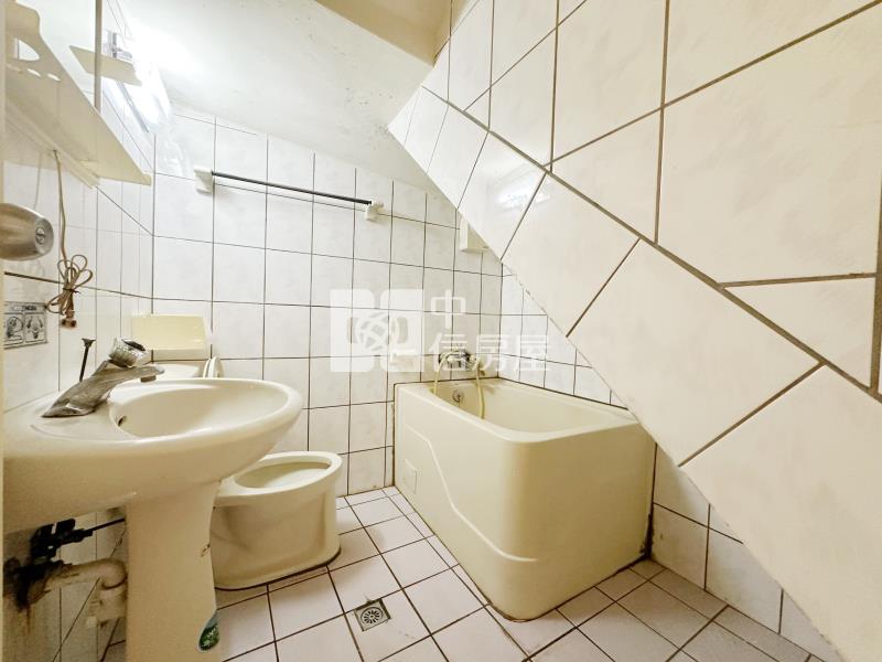 觀音草漯重劃區透天店面房屋室內格局與周邊環境