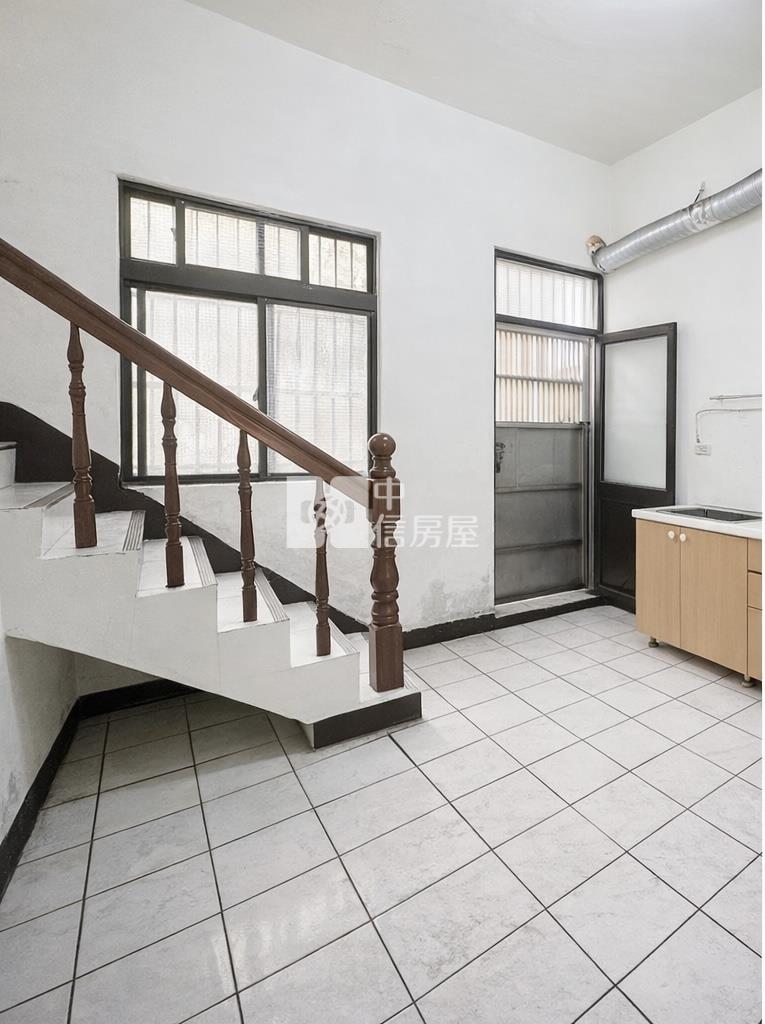 觀音草漯重劃區透天店面房屋室內格局與周邊環境