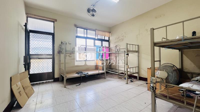 內埔工業區車庫透天房屋室內格局與周邊環境