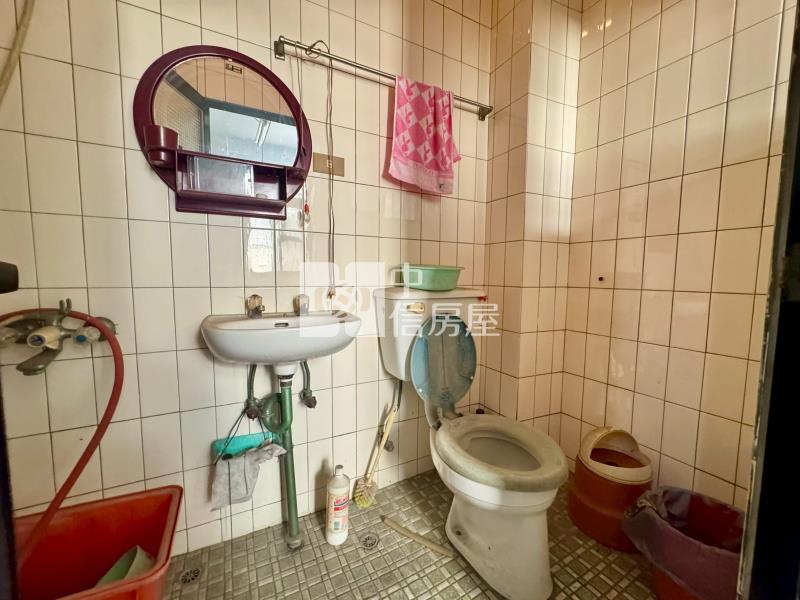 五權車站臨10米路商業區透天房屋室內格局與周邊環境