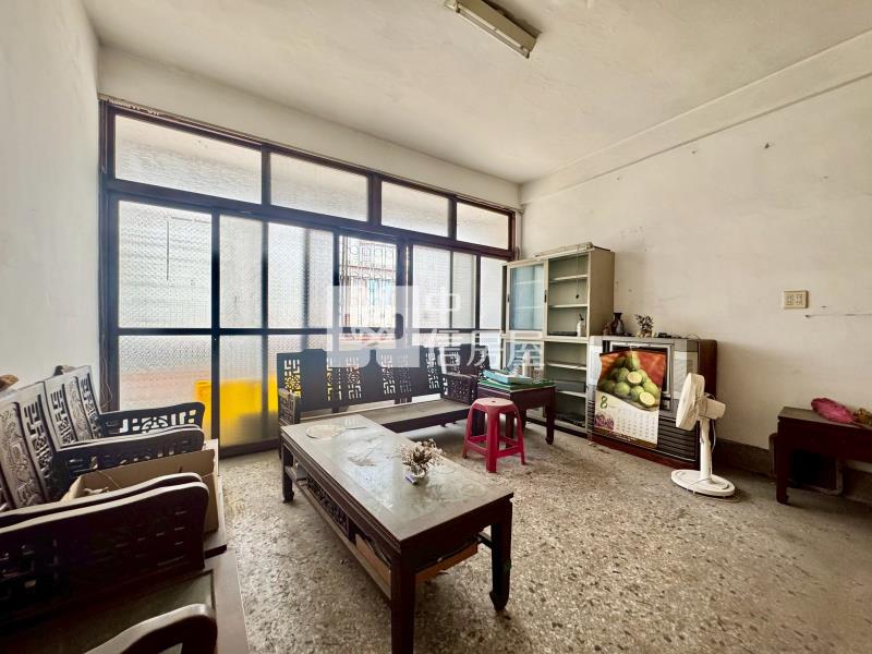 五權車站臨10米路商業區透天房屋室內格局與周邊環境