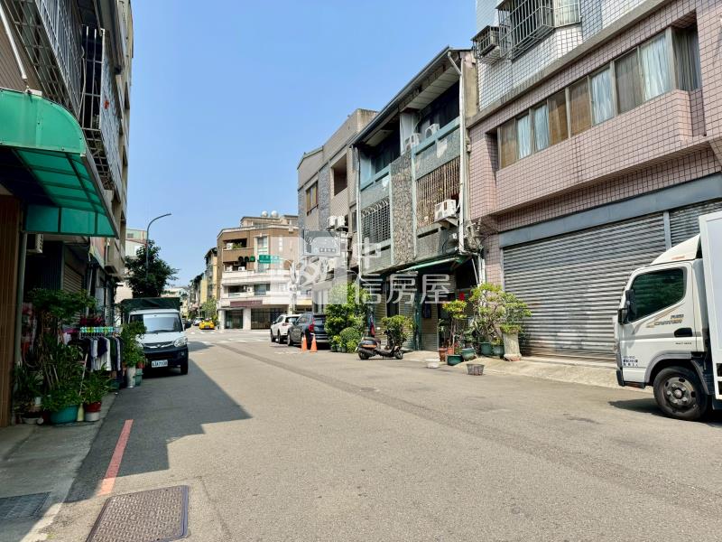 五權車站臨10米路商業區透天房屋室內格局與周邊環境