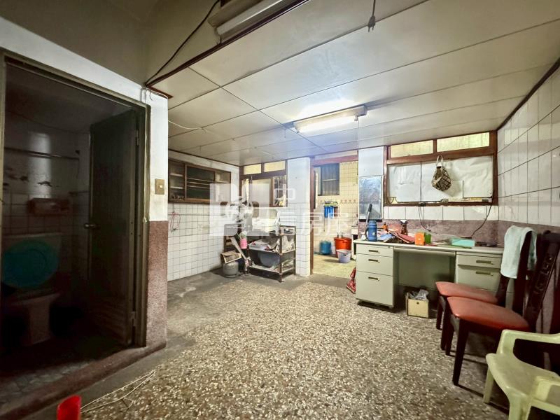 五權車站臨10米路商業區透天房屋室內格局與周邊環境