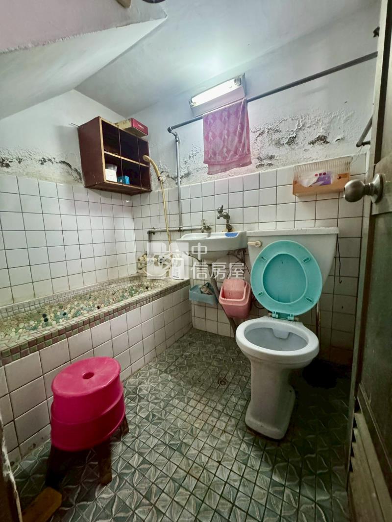 五權車站臨10米路商業區透天房屋室內格局與周邊環境