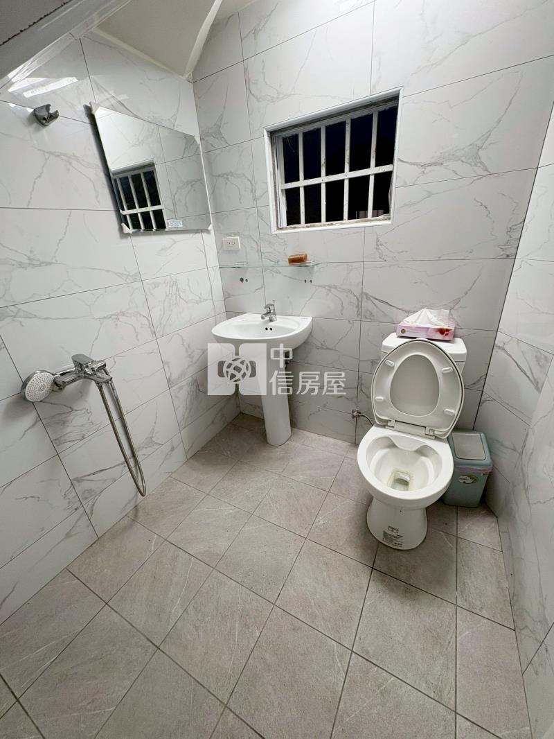 霧峰全新整理中正路雙車透天房屋室內格局與周邊環境