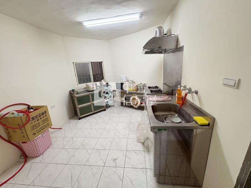 霧峰全新整理中正路雙車透天房屋室內格局與周邊環境