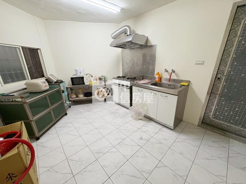 霧峰全新整理中正路雙車透天房屋室內格局與周邊環境