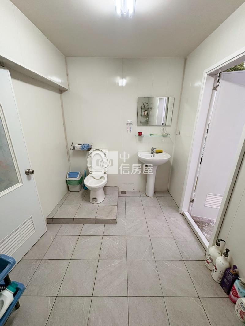 霧峰全新整理中正路雙車透天房屋室內格局與周邊環境