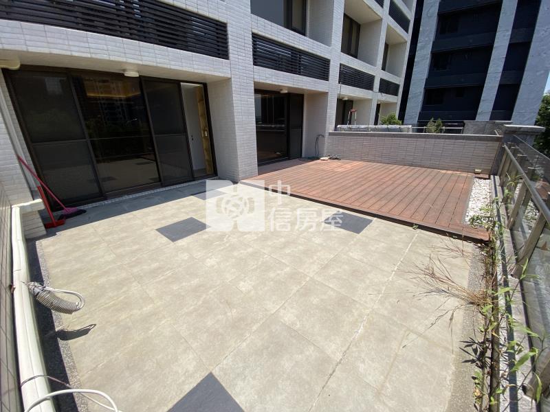 青埔高鐵A18站前之星商辦露台戶房屋室內格局與周邊環境