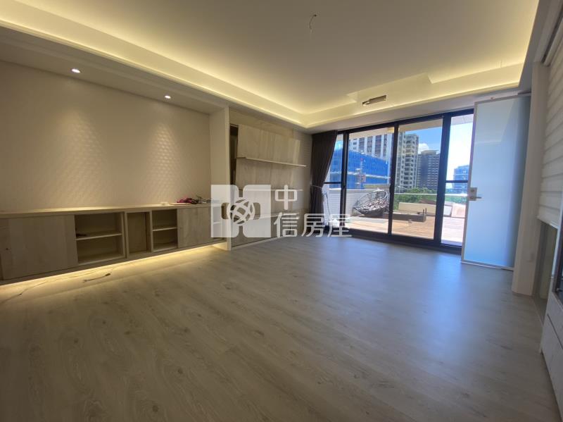 青埔高鐵A18站前之星商辦露台戶房屋室內格局與周邊環境