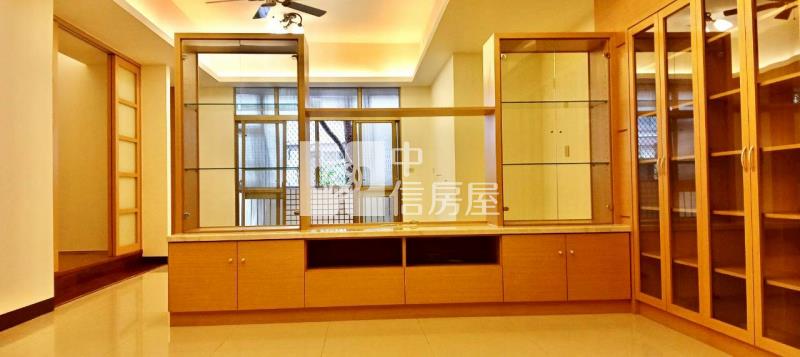 近德高國小三車位1+2樓優質華廈房屋室內格局與周邊環境