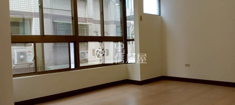 近德高國小三車位1+2樓優質華廈房屋室內格局與周邊環境