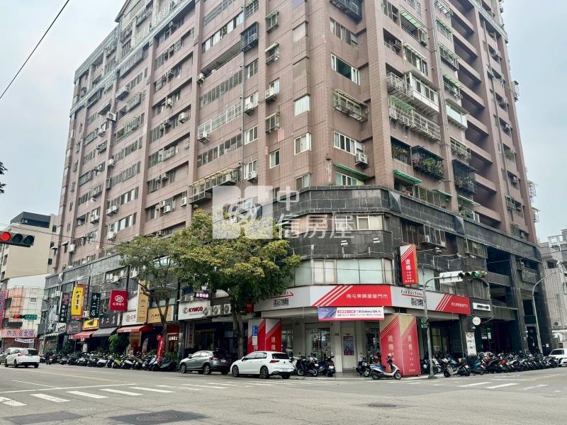 南屯正東興路霸氣角間店面房屋室內格局與周邊環境
